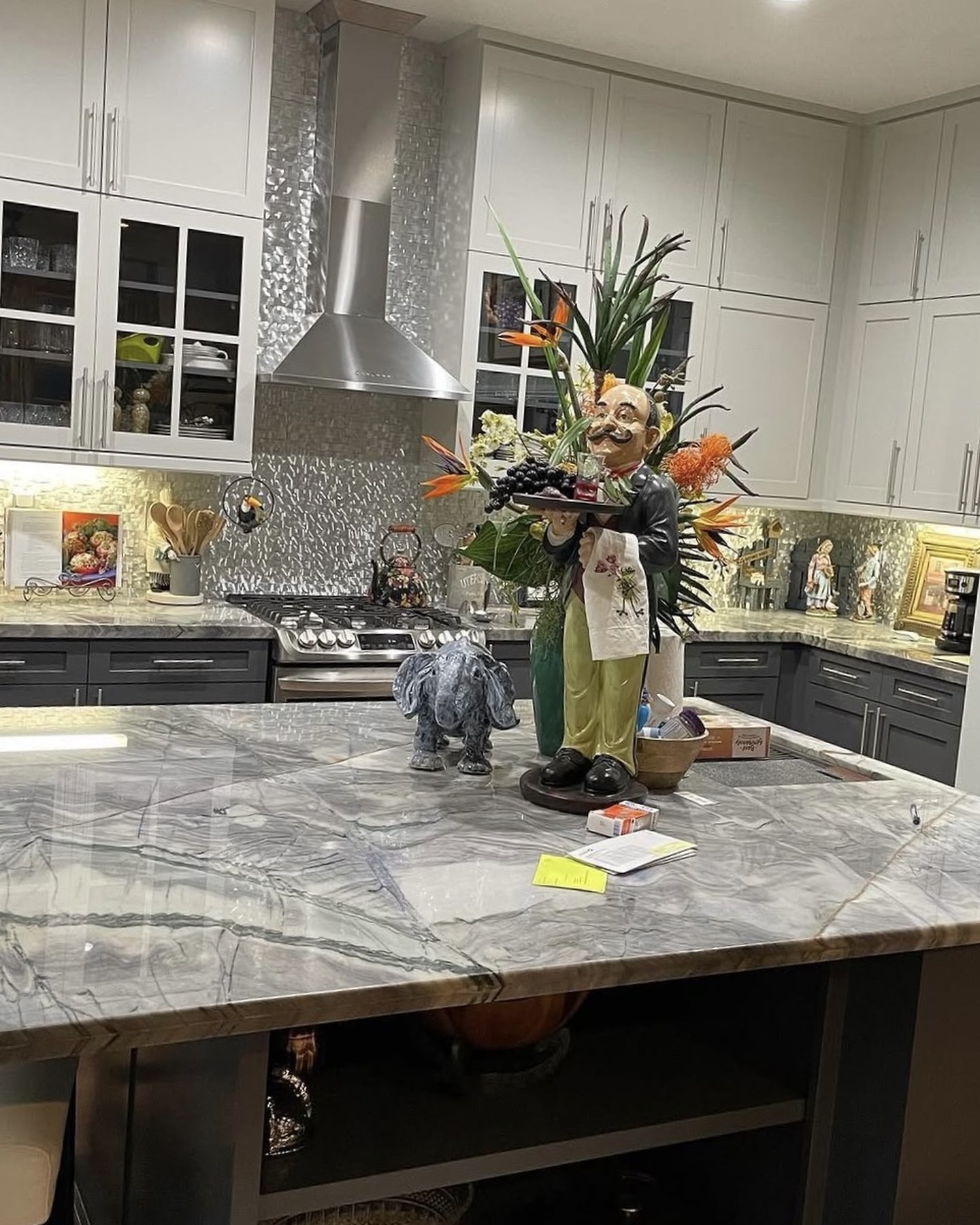 Quartzite kitchen island and perimeter countertops